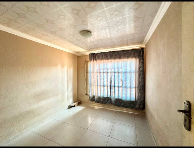 3 BEDROOM HOUSE FOR SALE IN IVY PARK